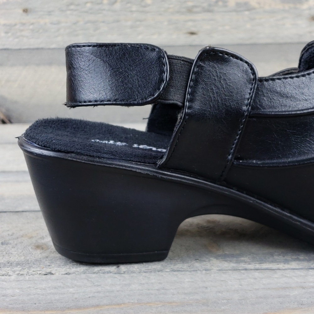 Women's Easy Street Slingback Pleated Comfort Shoe - Picture 6 of 7